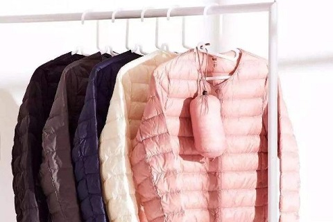 把羽絨服裡(lǐ)面的(de)羽絨搞均勻的(de)方法